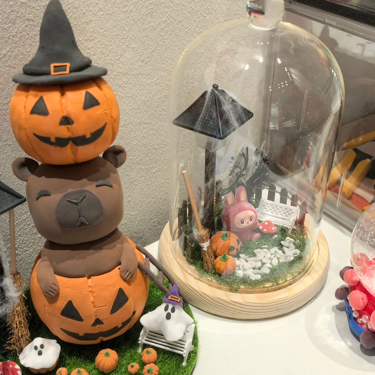 Clay figures and dioramas on the display shelf