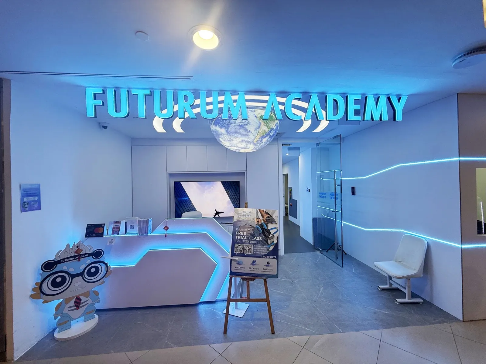 OpenKids 校区 LED 灯光下的入口